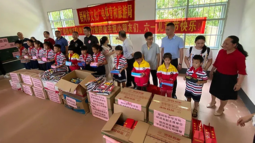 愛心回饋 筑夢(mèng)教育 | 百裕集團(tuán)以行動(dòng)助力公益，點(diǎn)亮童真夢(mèng)想！