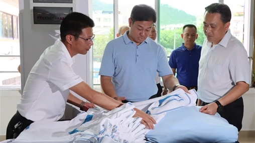 梧州市市委常委、統(tǒng)戰(zhàn)部部長(zhǎng)何世恰蒞臨百裕集團(tuán)調(diào)研指導(dǎo)